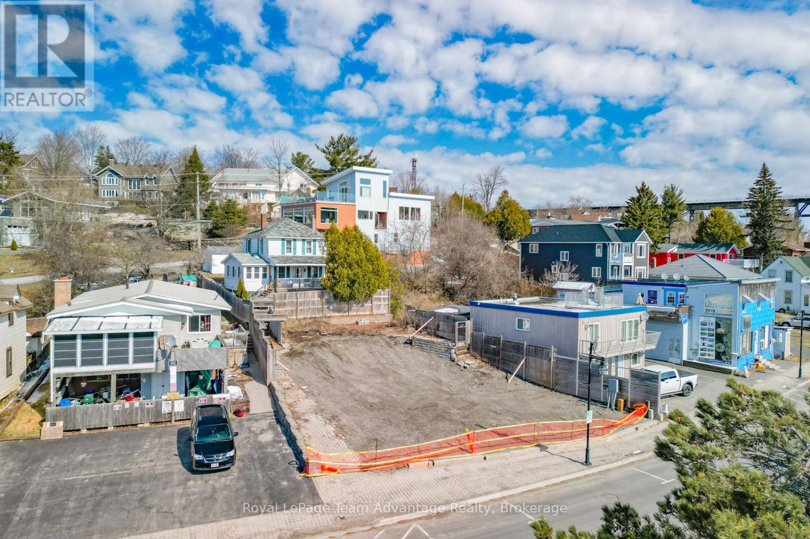 22 Bay Street, Parry Sound, Ontario  P2A 1S5 - Photo 2 - X12083423