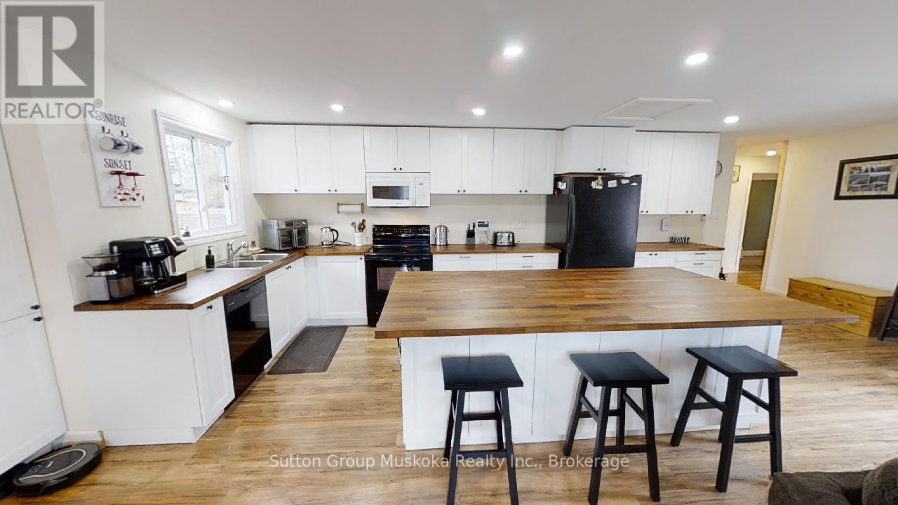 2831 Highway 60 Highway, Lake Of Bays, Ontario  P0A 1H0 - Photo 2 - X12097700