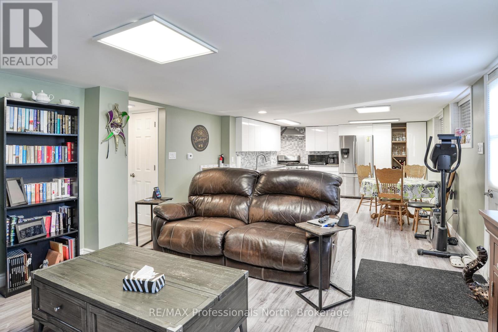 148 Park Road, Bracebridge, Ontario  P1L 1H9 - Photo 4 - X12104211