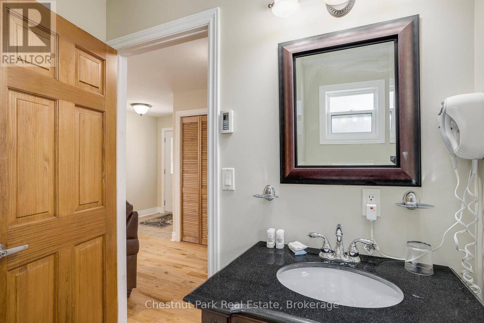 116-1 - 1052 Rat Bay Road, Lake Of Bays, Ontario  P1H 2J6 - Photo 23 - X12107211