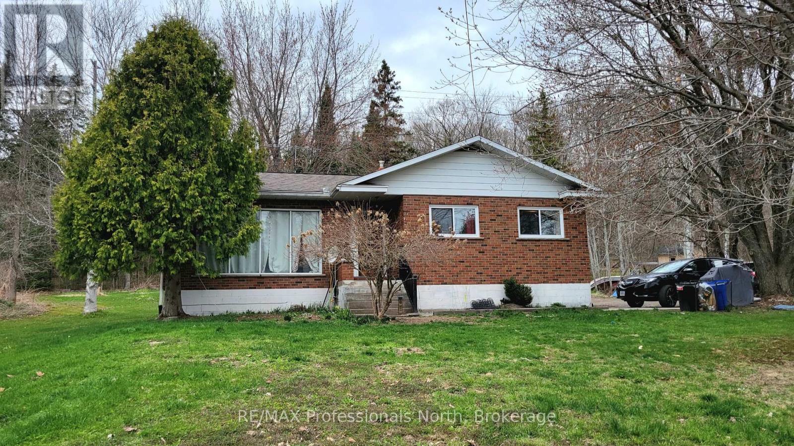 542 Highway 60, Huntsville, Ontario  P1H 1B5 - Photo 1 - X12125819