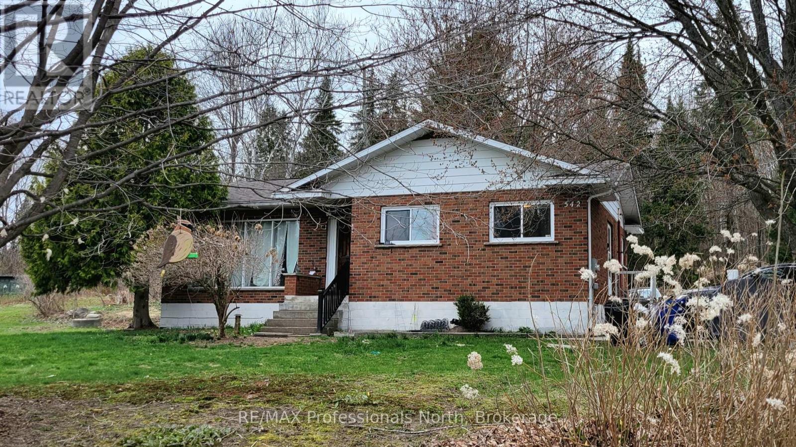 542 Highway 60, Huntsville, Ontario  P1H 1B5 - Photo 2 - X12125819