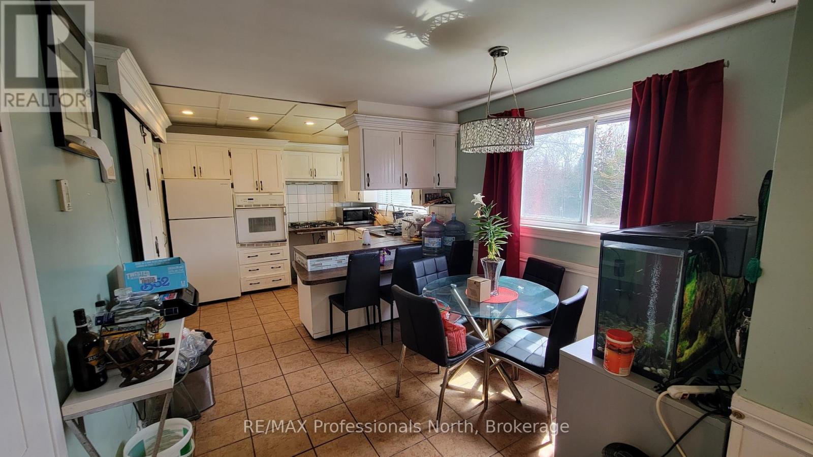 542 Highway 60, Huntsville, Ontario  P1H 1B5 - Photo 3 - X12125819