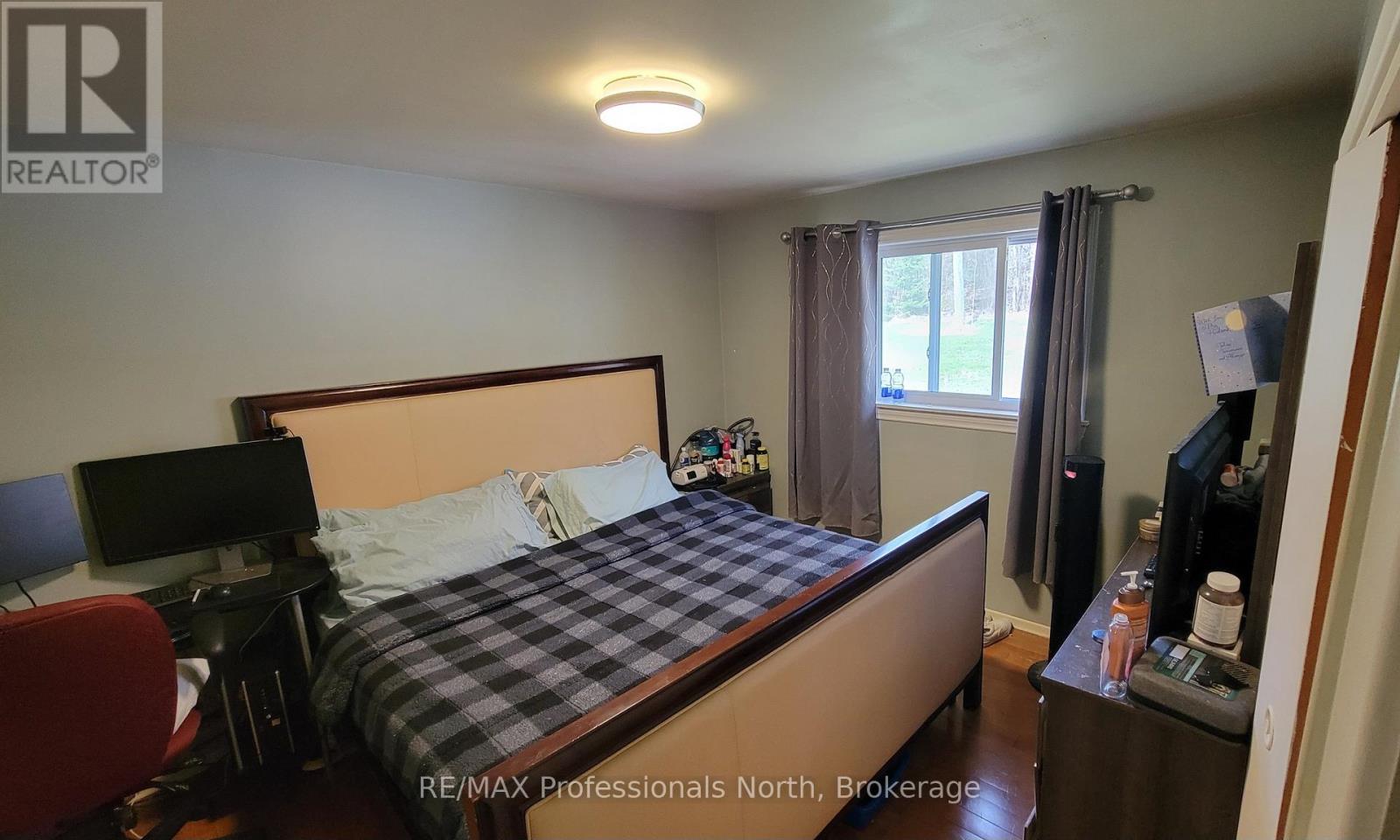 542 Highway 60, Huntsville, Ontario  P1H 1B5 - Photo 5 - X12125819