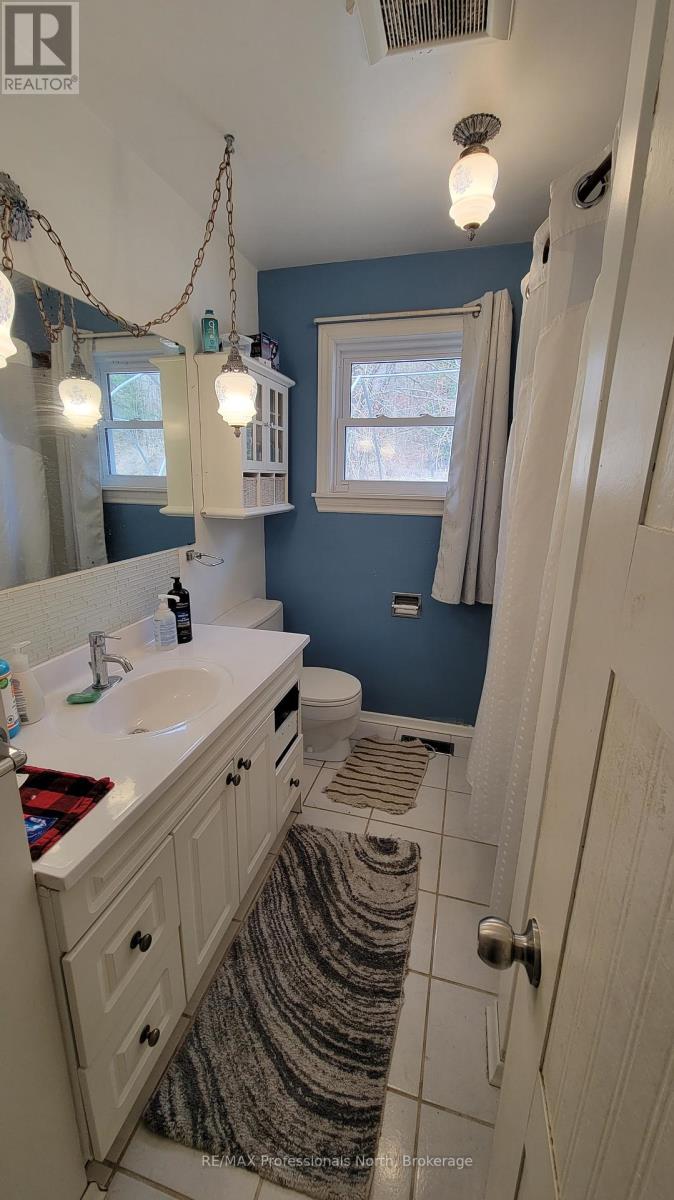 542 Highway 60, Huntsville, Ontario  P1H 1B5 - Photo 8 - X12125819