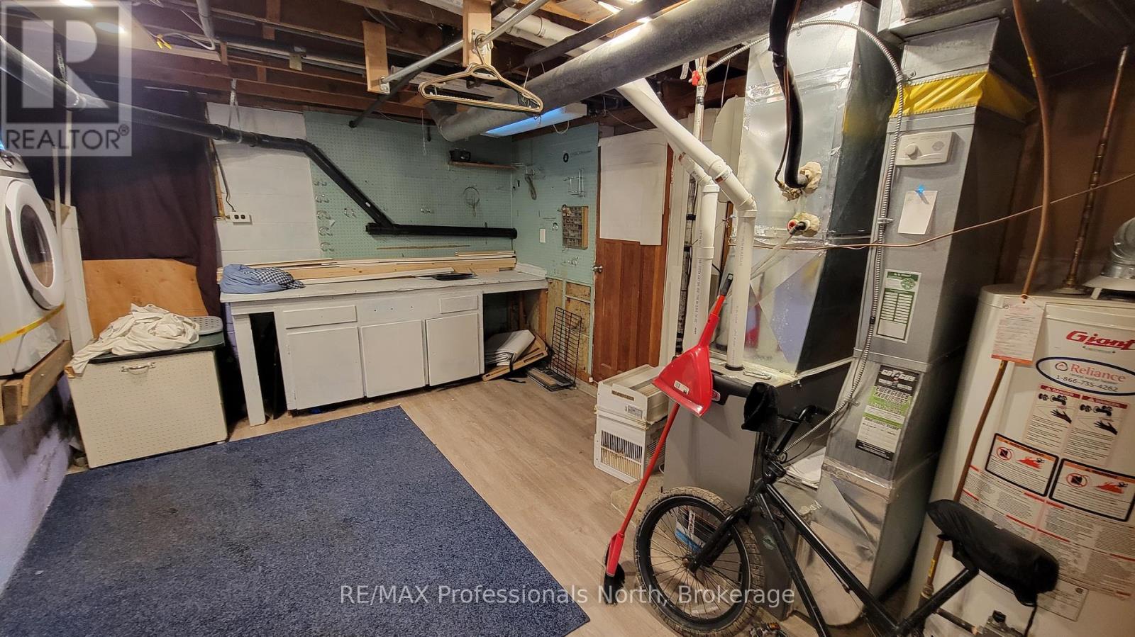 542 Highway 60, Huntsville, Ontario  P1H 1B5 - Photo 9 - X12125819