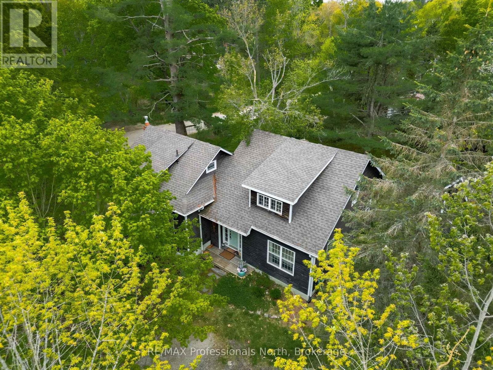 1013 Grey Street, Muskoka Lakes, Ontario  P0C 1A0 - Photo 1 - X12127152