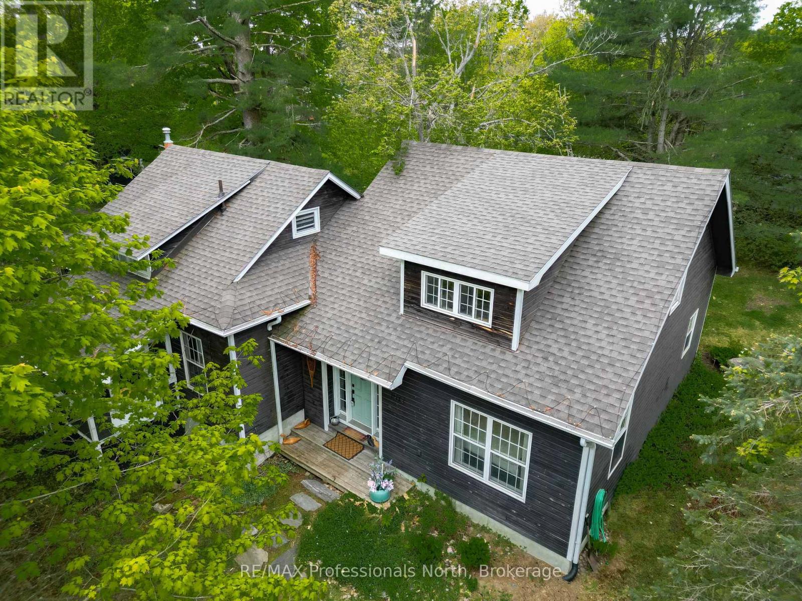 1013 Grey Street, Muskoka Lakes, Ontario  P0C 1A0 - Photo 2 - X12127152