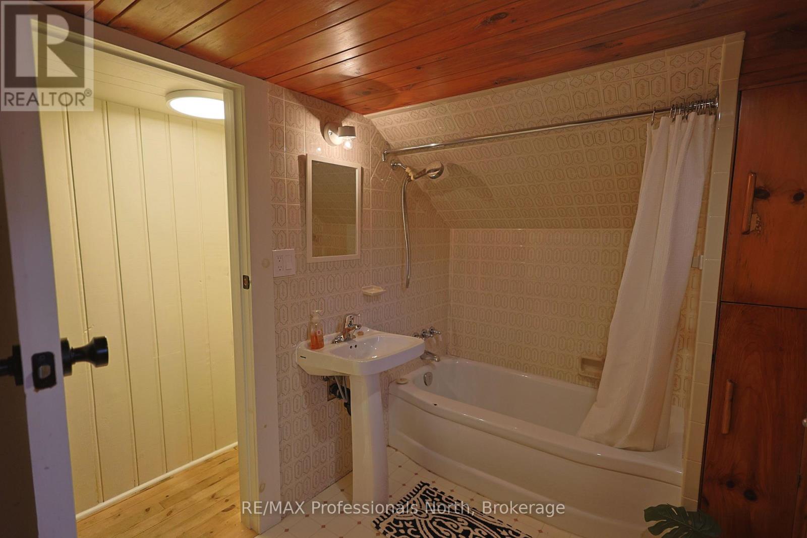 1013 Grey Street, Muskoka Lakes, Ontario  P0C 1A0 - Photo 28 - X12127152