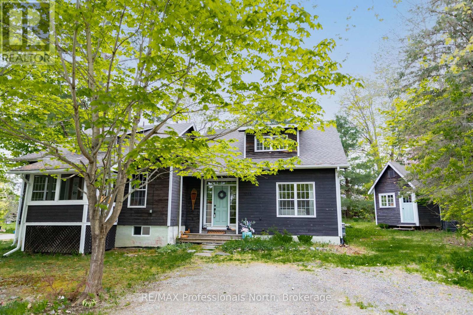 1013 Grey Street, Muskoka Lakes, Ontario  P0C 1A0 - Photo 4 - X12127152