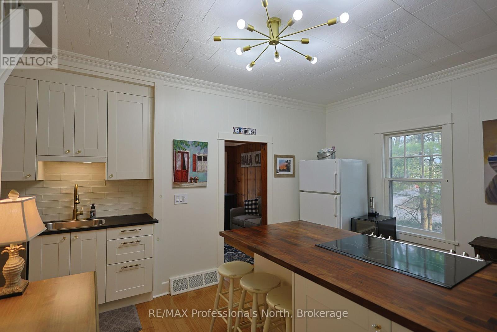 1013 Grey Street, Muskoka Lakes, Ontario  P0C 1A0 - Photo 8 - X12127152