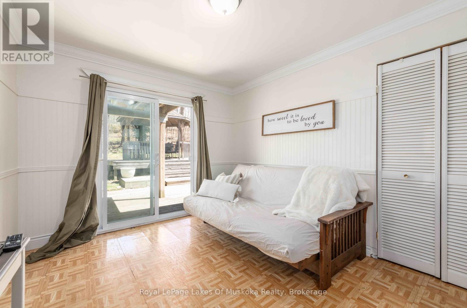 16 Cliff Avenue, Huntsville, Ontario  P1H 1G4 - Photo 13 - X12133084