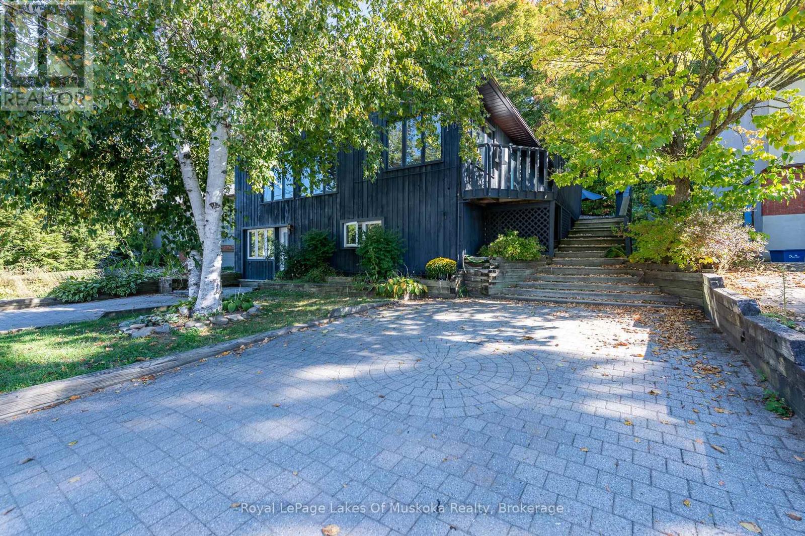 16 Cliff Avenue, Huntsville, Ontario  P1H 1G4 - Photo 2 - X12133084