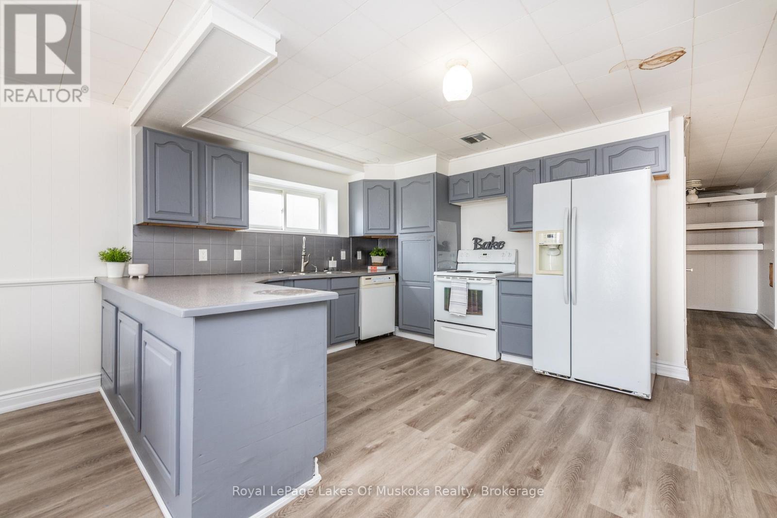 16 Cliff Avenue, Huntsville, Ontario  P1H 1G4 - Photo 28 - X12133084