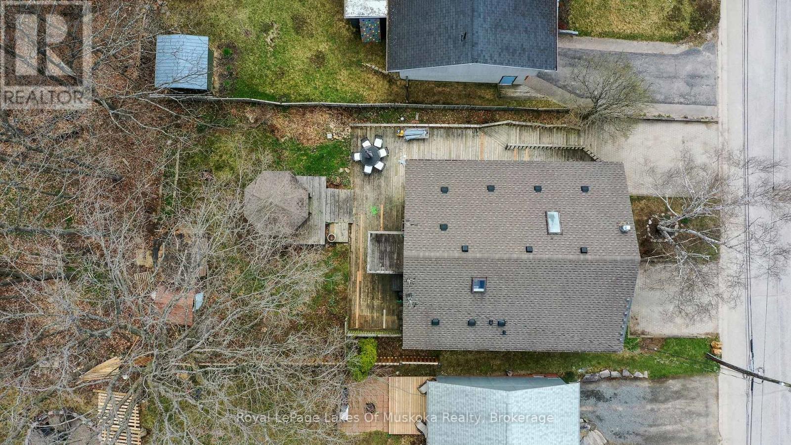 16 Cliff Avenue, Huntsville, Ontario  P1H 1G4 - Photo 3 - X12133084