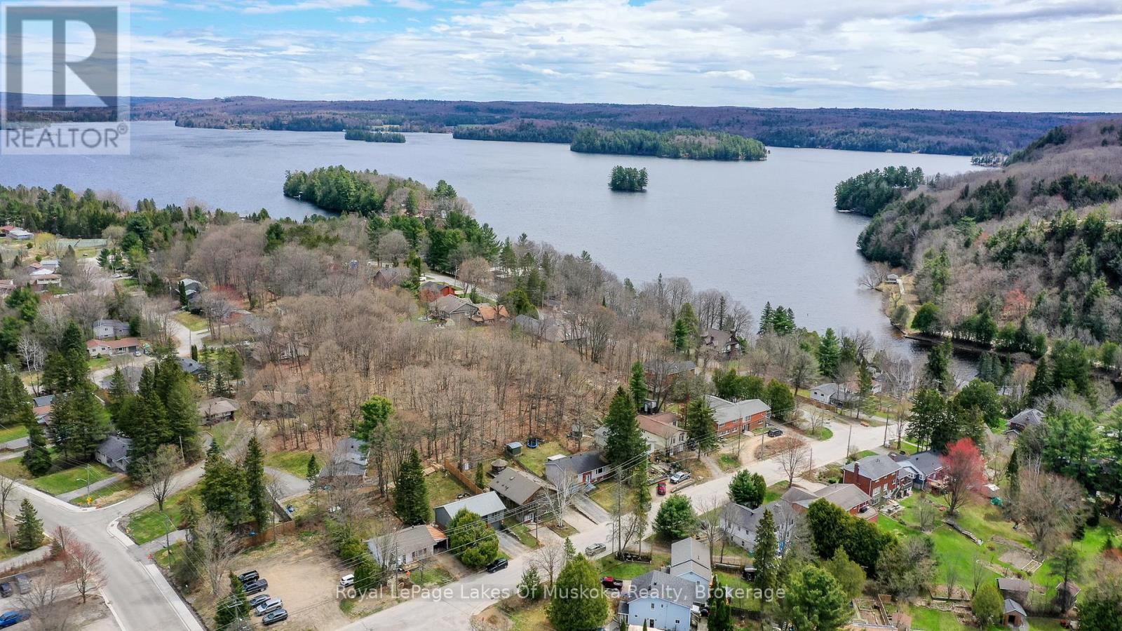 16 Cliff Avenue, Huntsville, Ontario  P1H 1G4 - Photo 38 - X12133084