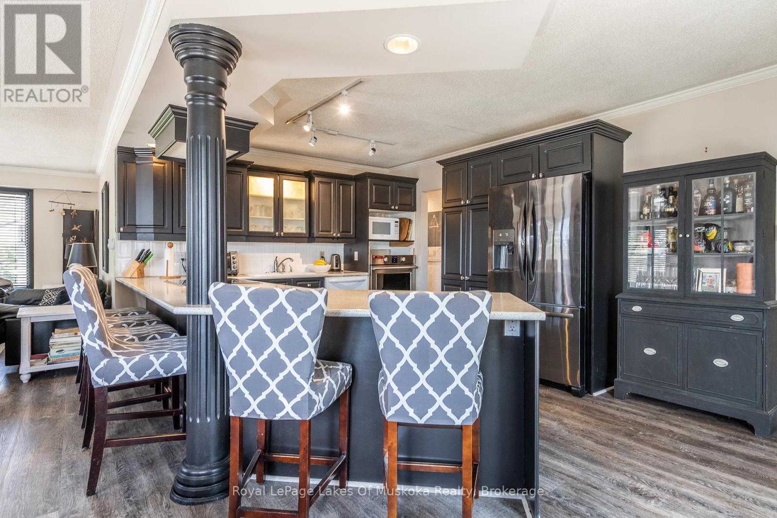 16 Cliff Avenue, Huntsville, Ontario  P1H 1G4 - Photo 4 - X12133084