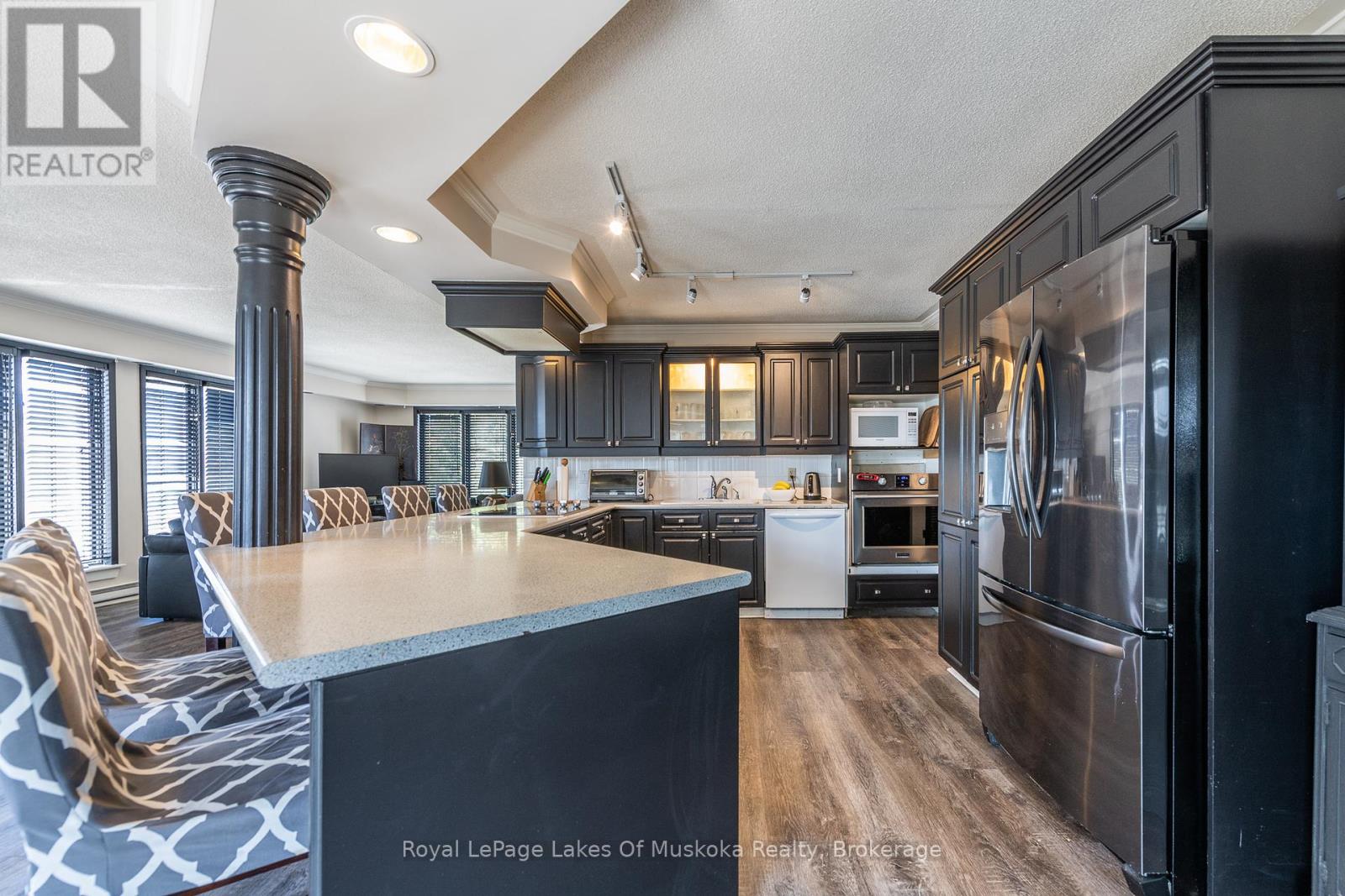 16 Cliff Avenue, Huntsville, Ontario  P1H 1G4 - Photo 5 - X12133084