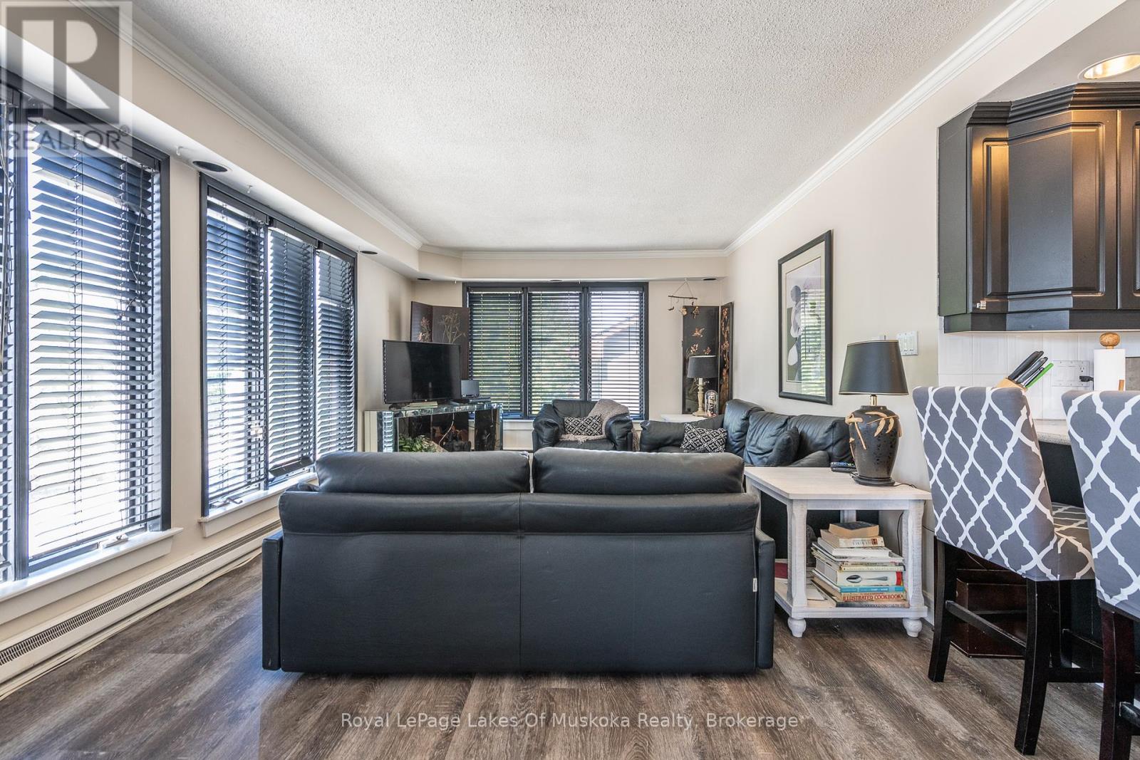 16 Cliff Avenue, Huntsville, Ontario  P1H 1G4 - Photo 6 - X12133084