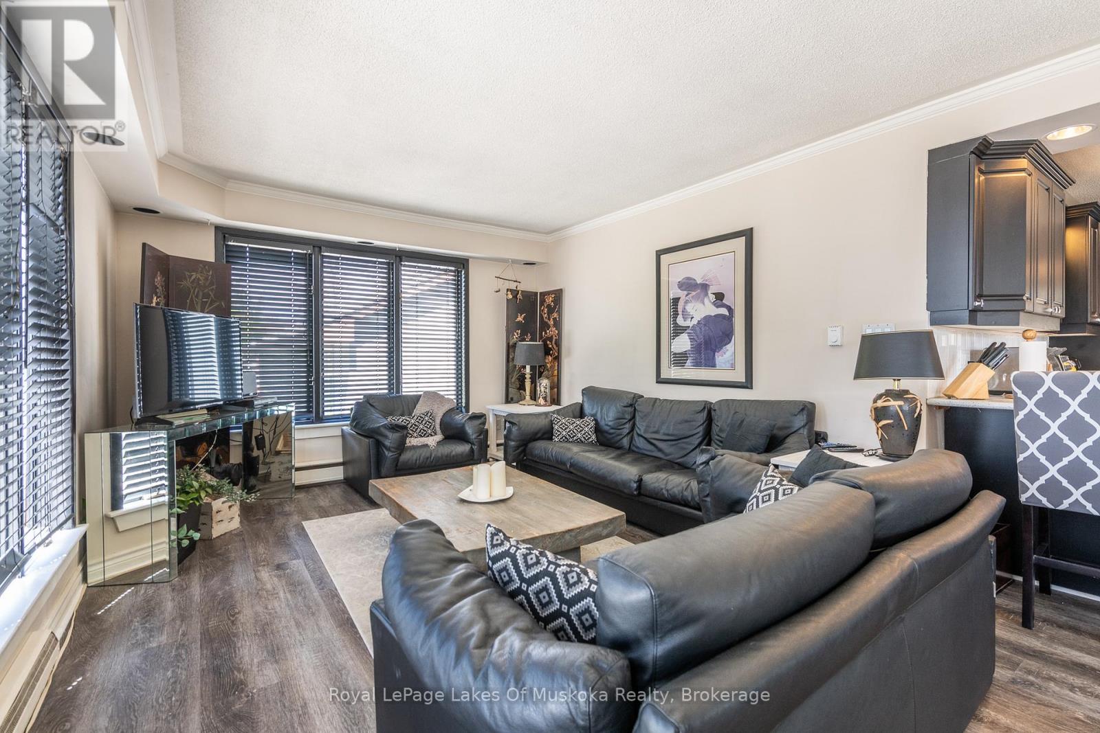 16 Cliff Avenue, Huntsville, Ontario  P1H 1G4 - Photo 7 - X12133084