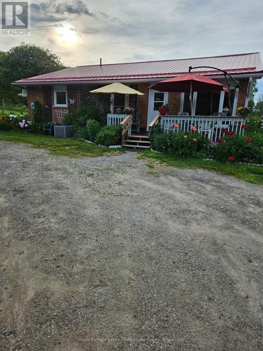 250 Stephenson 12 Road W, Huntsville, Ontario  P0B 1M0 - Photo 1 - X12144589