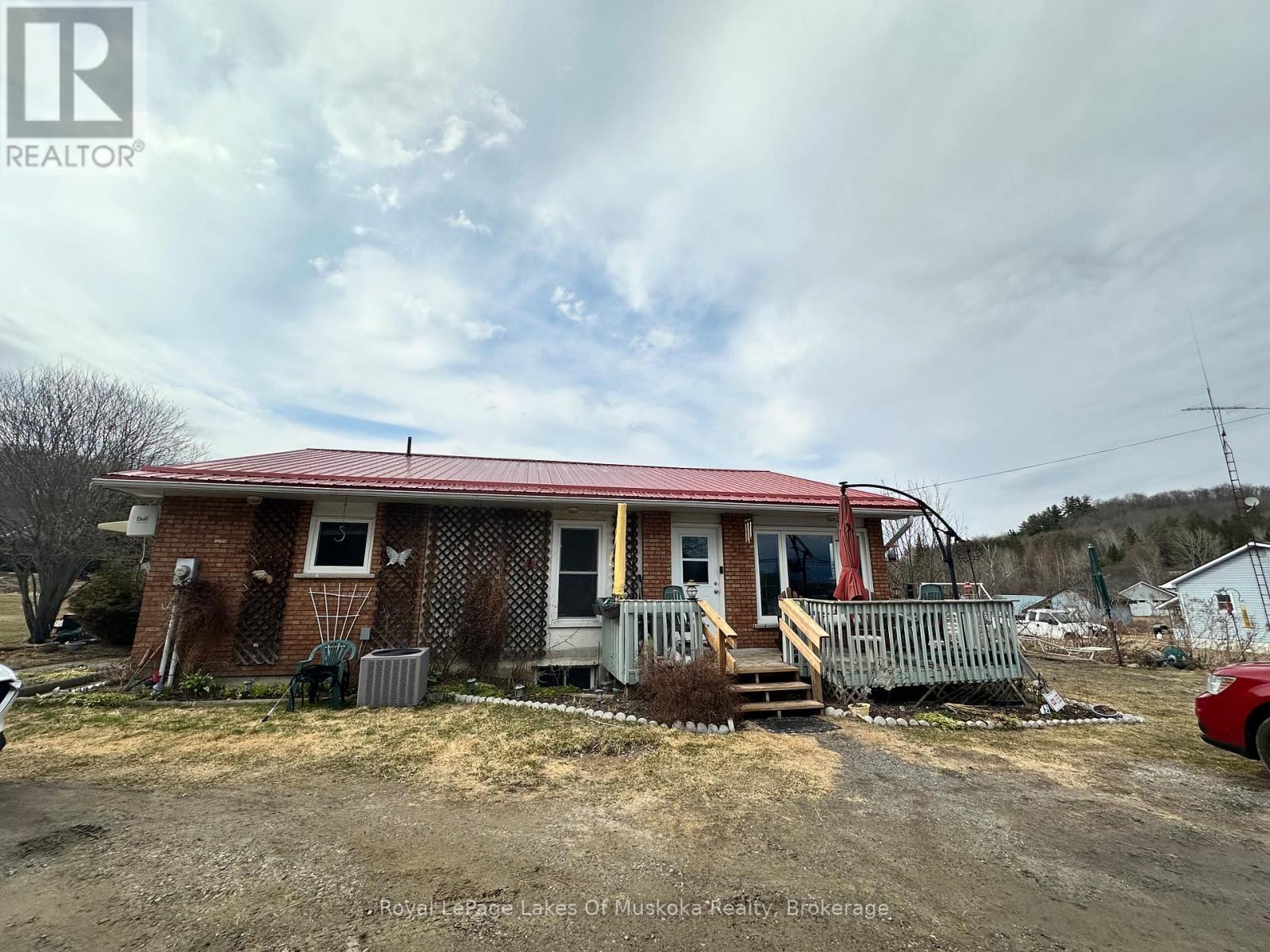 250 Stephenson 12 Road W, Huntsville, Ontario  P0B 1M0 - Photo 2 - X12144589