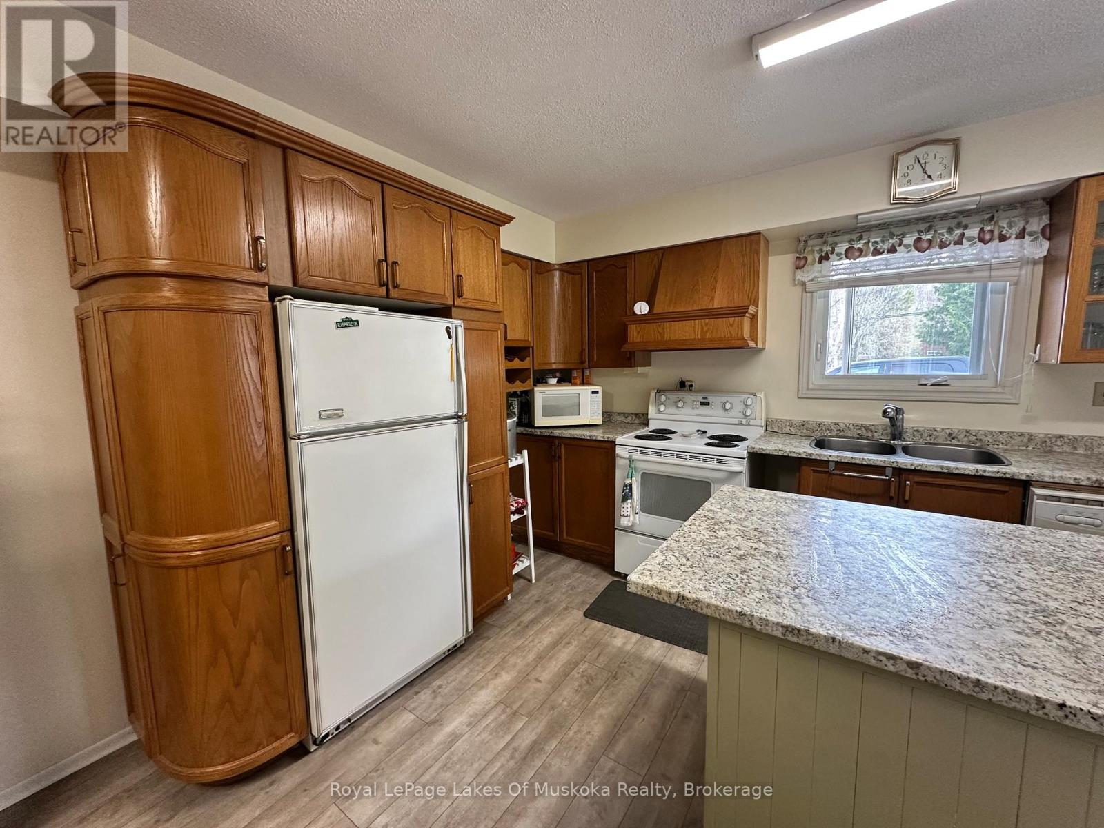 250 Stephenson 12 Road W, Huntsville, Ontario  P0B 1M0 - Photo 25 - X12144589