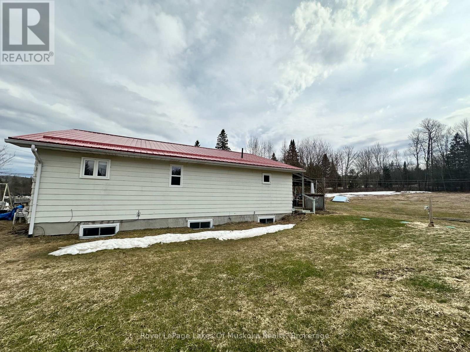 250 Stephenson 12 Road W, Huntsville, Ontario  P0B 1M0 - Photo 8 - X12144589