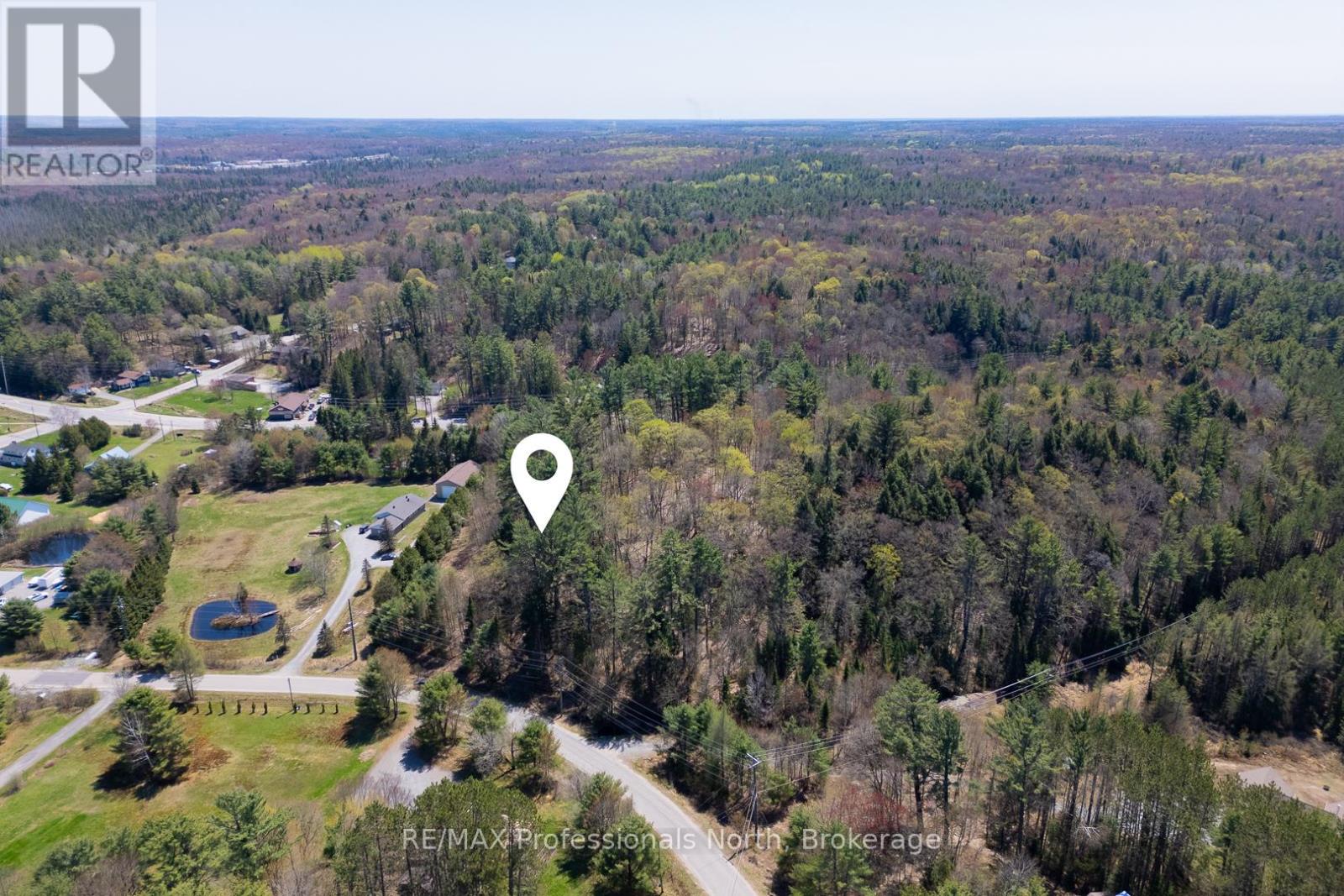 61 Clarkes Lane, Huntsville, Ontario  P0B 1M0 - Photo 3 - X12147581