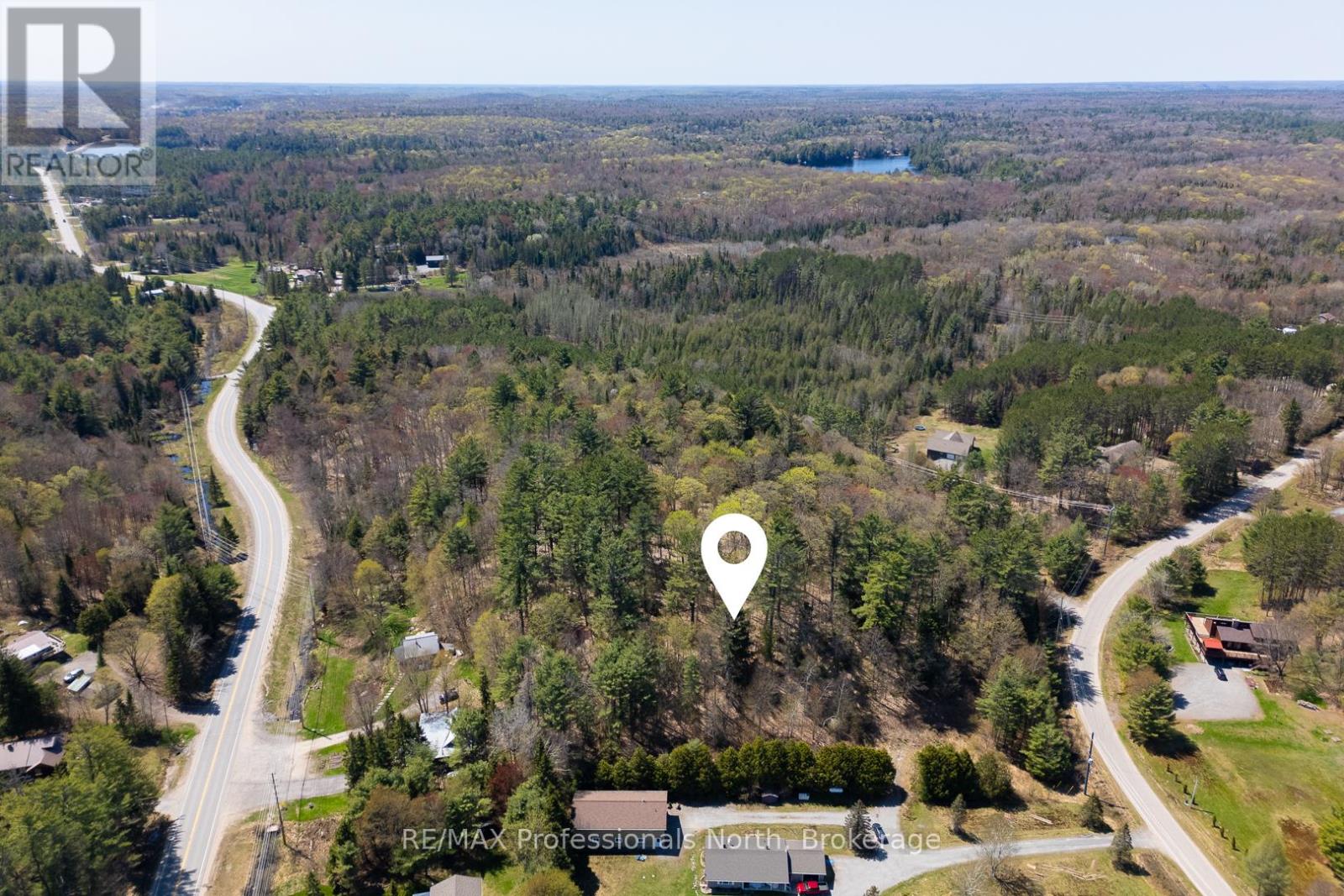 61 Clarkes Lane, Huntsville, Ontario  P0B 1M0 - Photo 4 - X12147581