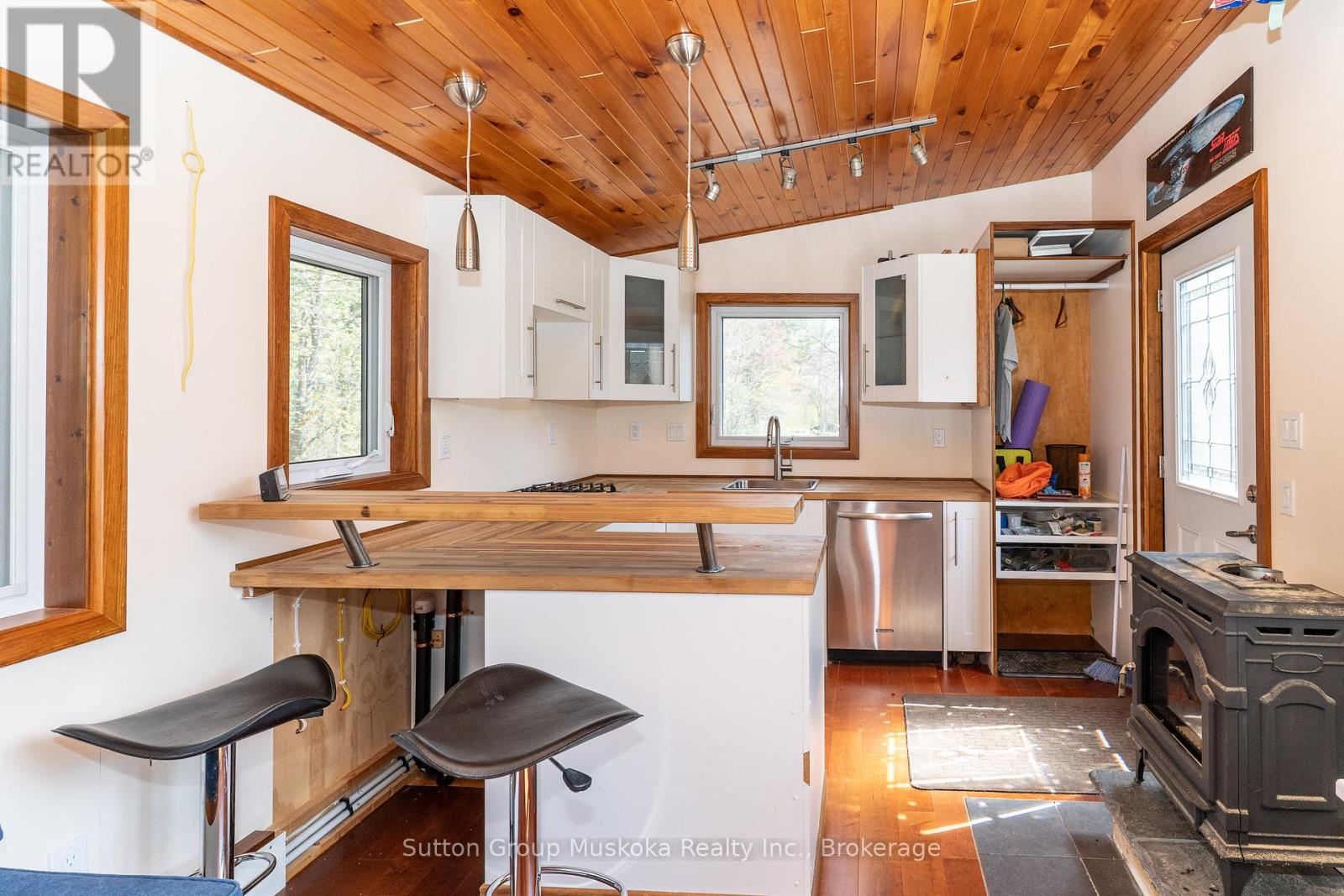 1667 Paint Lake Road, Lake Of Bays, Ontario  P0A 1E0 - Photo 7 - X12150606