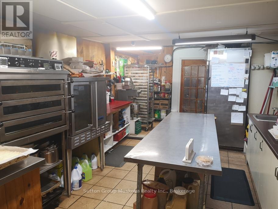 2832 Highway 60 Highway, Lake Of Bays, Ontario  P0A 1H0 - Photo 11 - X12154097