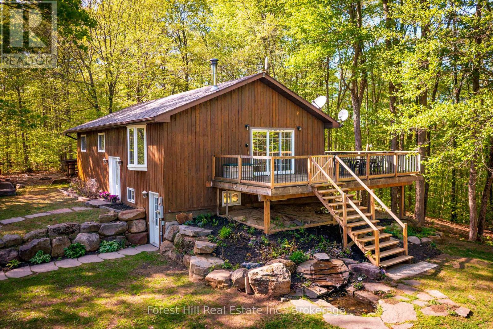 917 Portage Road, Lake Of Bays, Ontario  P1H 2J6 - Photo 1 - X12156233