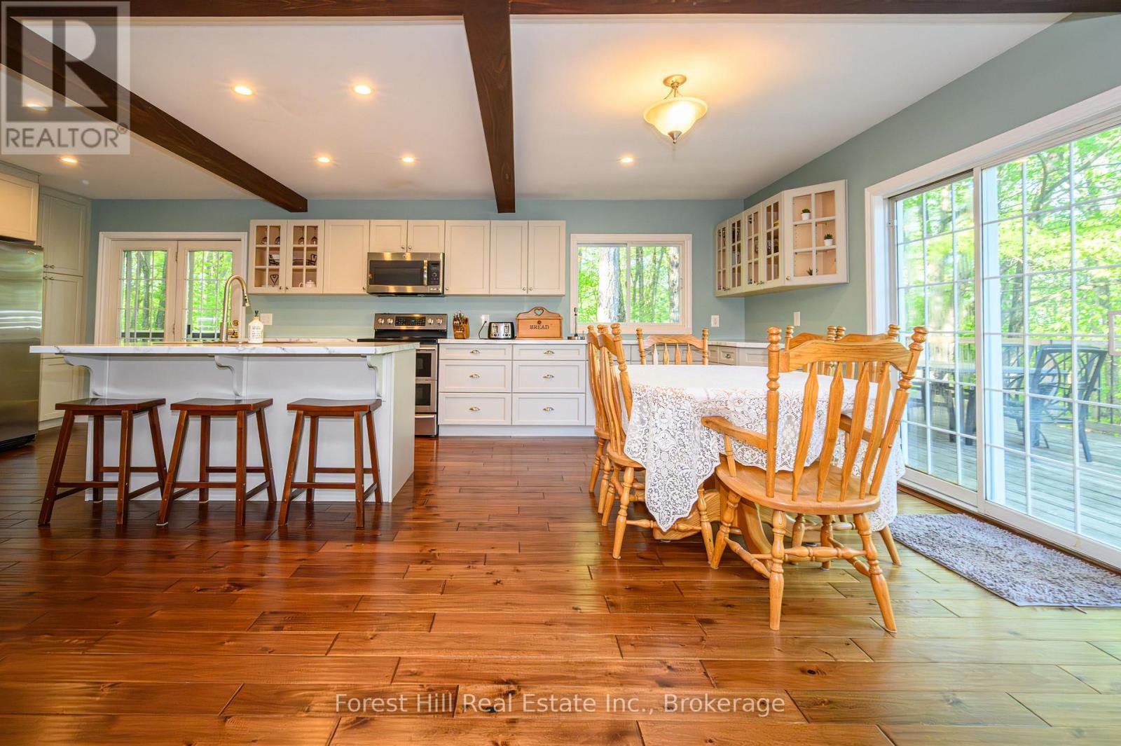 917 Portage Road, Lake Of Bays, Ontario  P1H 2J6 - Photo 10 - X12156233