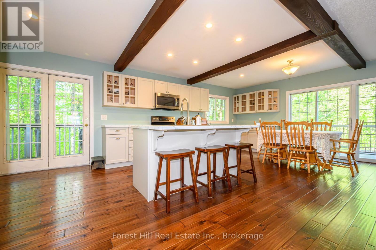 917 Portage Road, Lake Of Bays, Ontario  P1H 2J6 - Photo 11 - X12156233