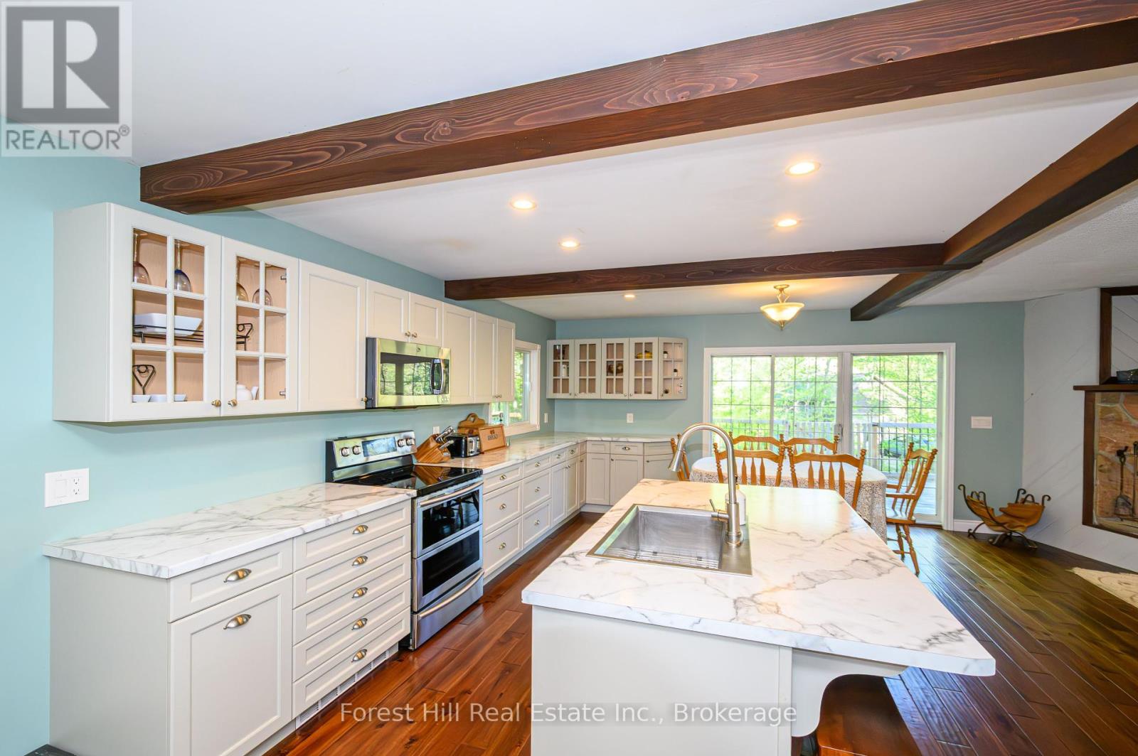 917 Portage Road, Lake Of Bays, Ontario  P1H 2J6 - Photo 12 - X12156233