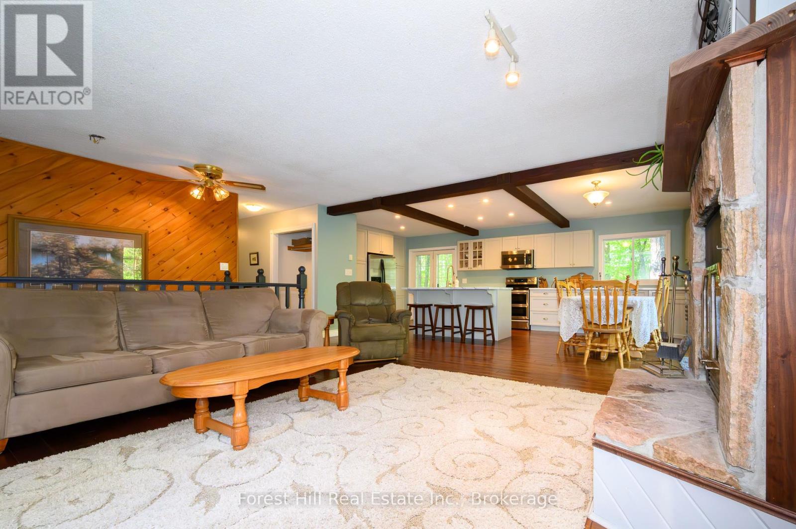 917 Portage Road, Lake Of Bays, Ontario  P1H 2J6 - Photo 14 - X12156233