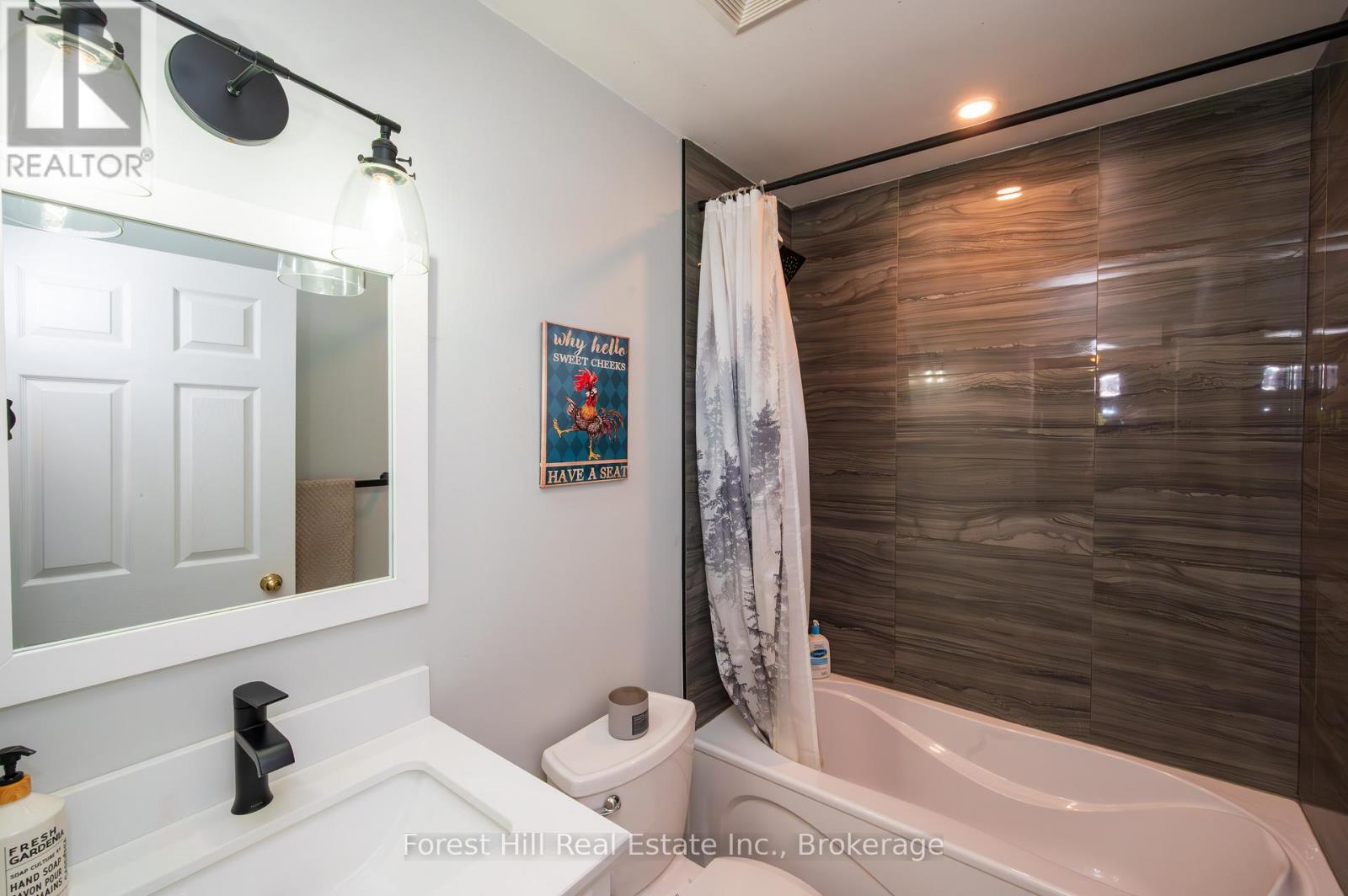 917 Portage Road, Lake Of Bays, Ontario  P1H 2J6 - Photo 17 - X12156233