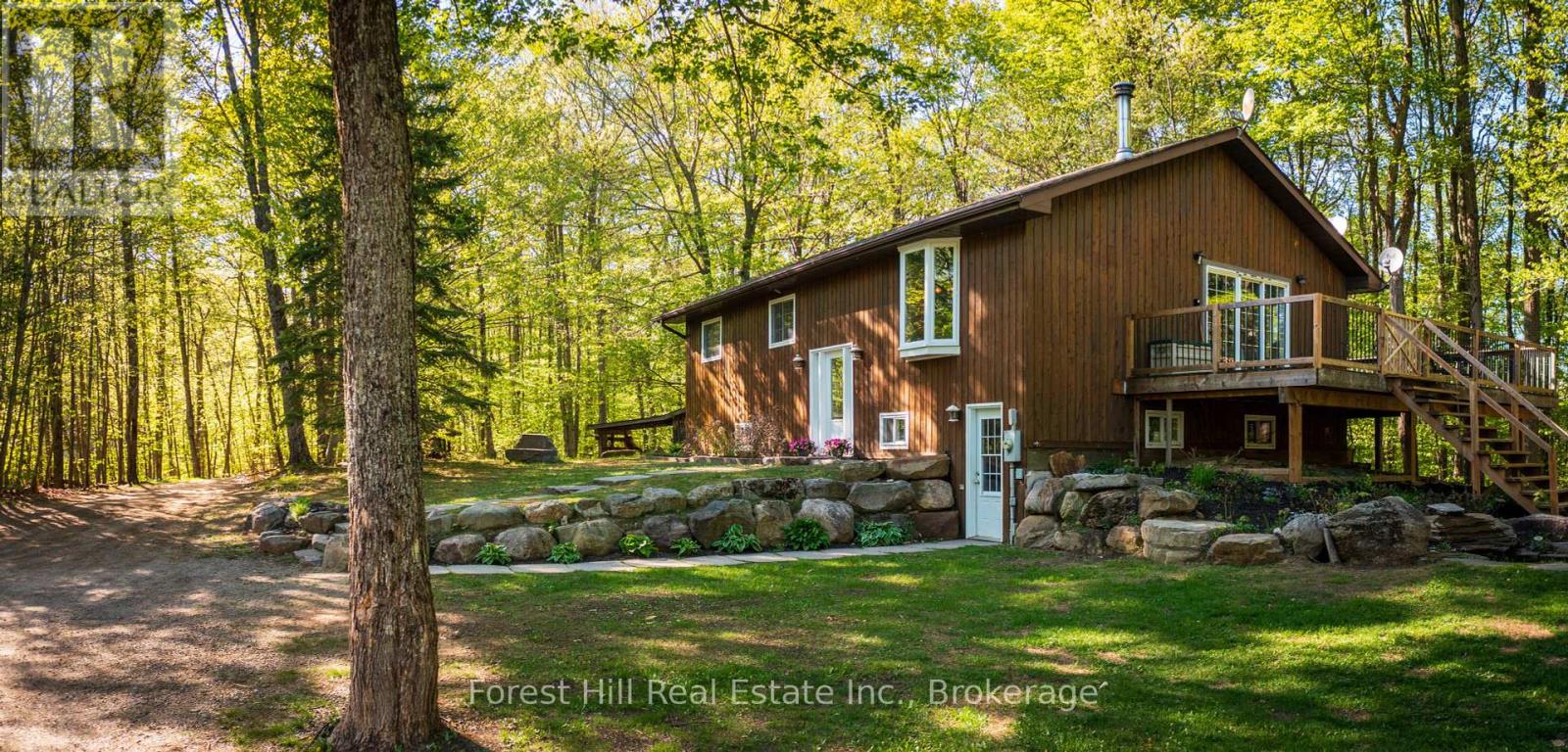 917 Portage Road, Lake Of Bays, Ontario  P1H 2J6 - Photo 2 - X12156233