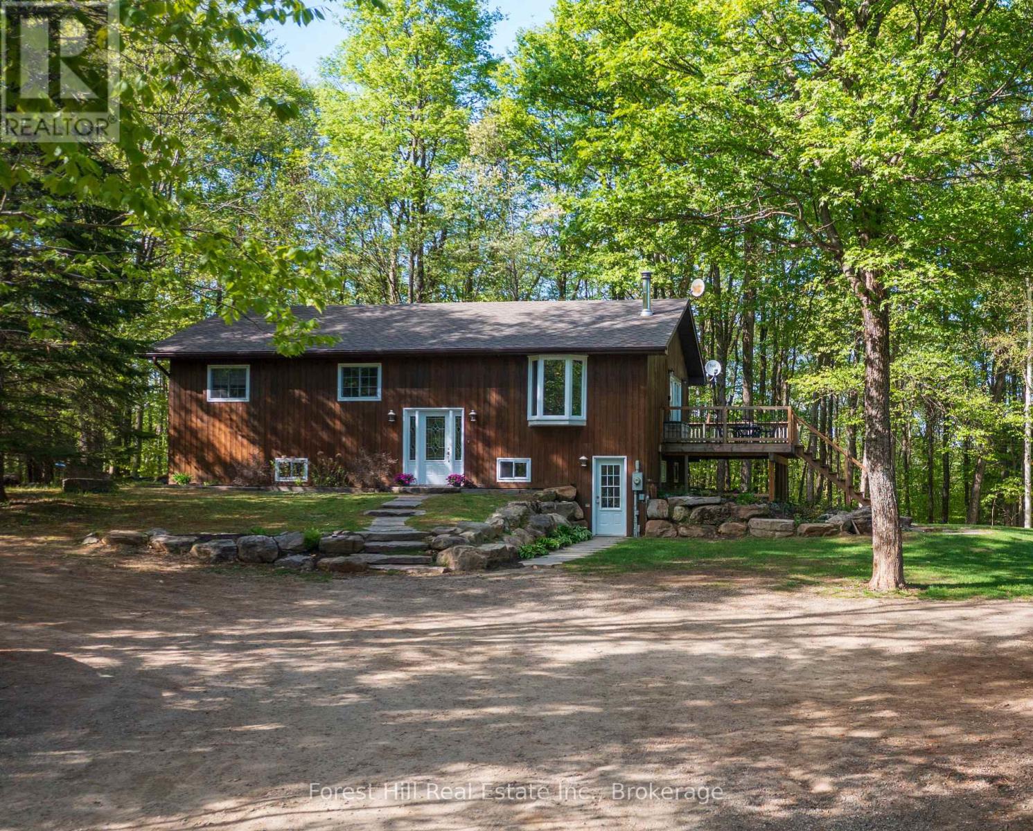917 Portage Road, Lake Of Bays, Ontario  P1H 2J6 - Photo 3 - X12156233