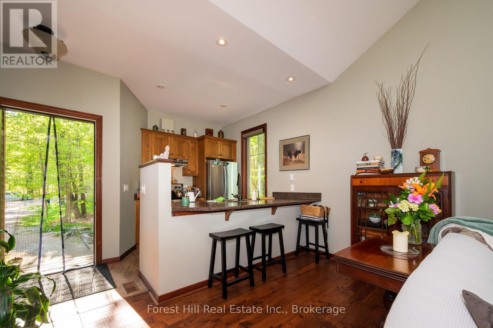 917 Portage Road, Lake Of Bays, Ontario  P1H 2J6 - Photo 35 - X12156233