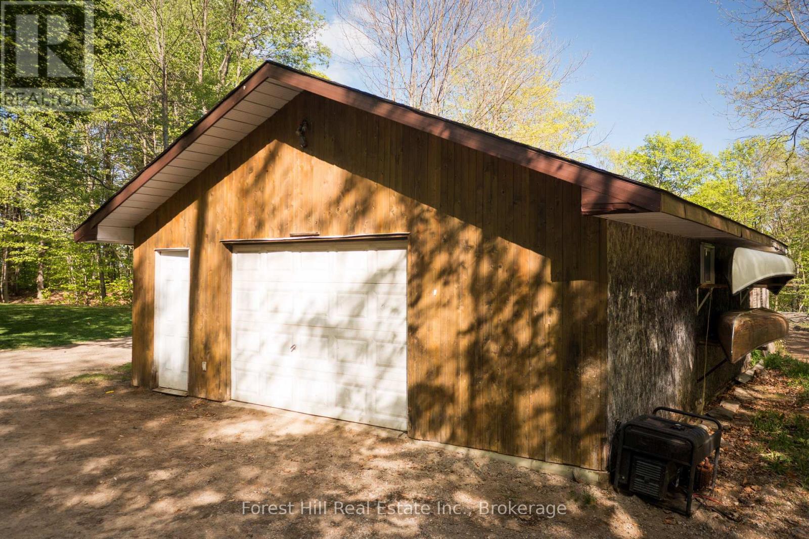 917 Portage Road, Lake Of Bays, Ontario  P1H 2J6 - Photo 4 - X12156233