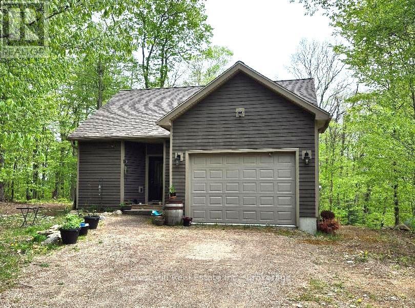 917 Portage Road, Lake Of Bays, Ontario  P1H 2J6 - Photo 5 - X12156233