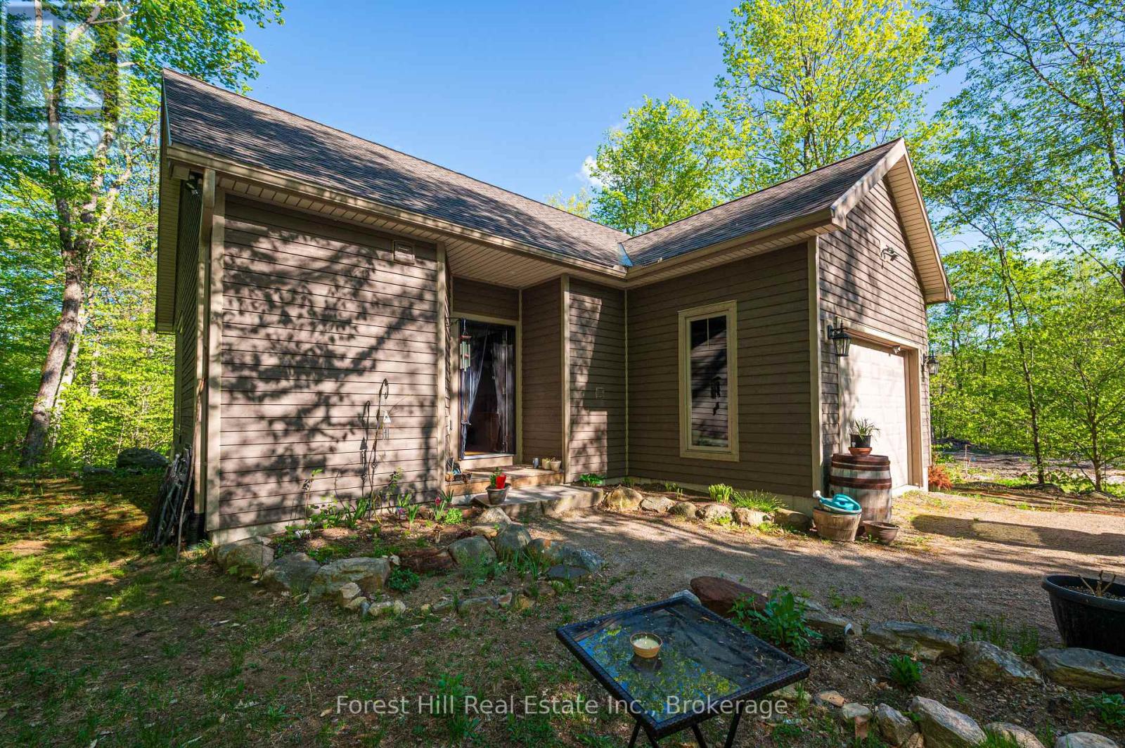 917 Portage Road, Lake Of Bays, Ontario  P1H 2J6 - Photo 6 - X12156233