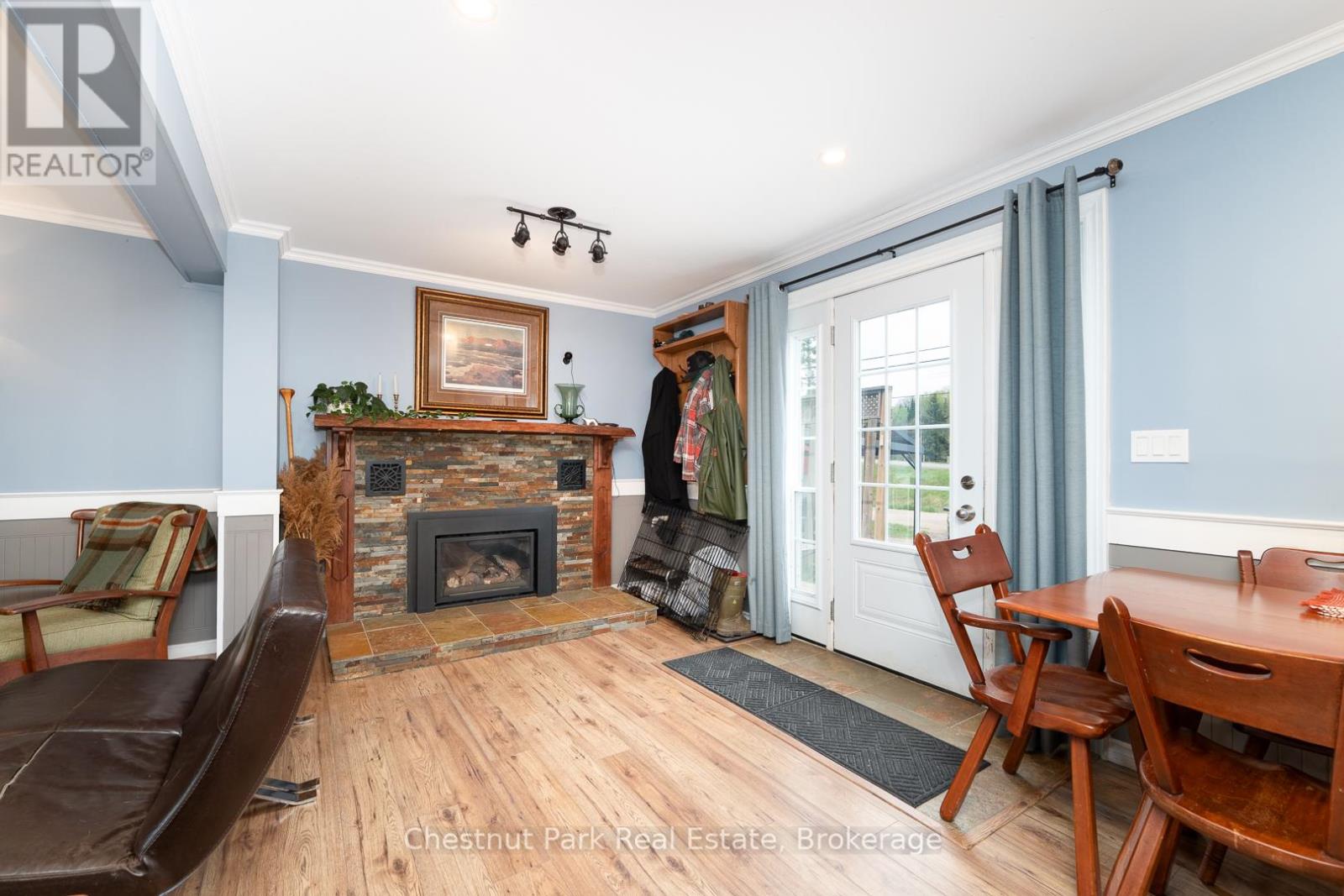 2015 141 Highway, Muskoka Lakes, Ontario  P0B 1M0 - Photo 2 - X12156658