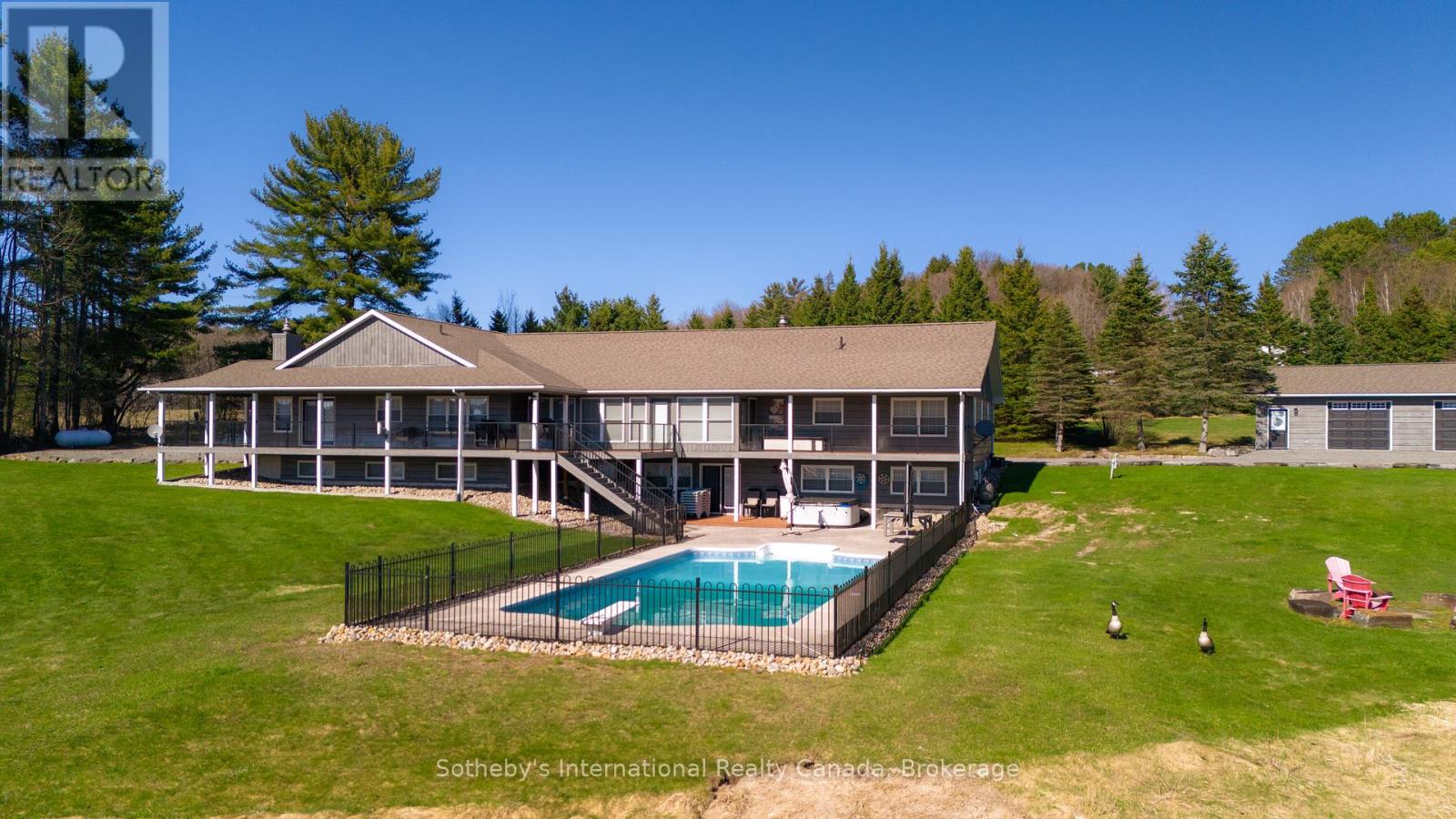 427 West Browns Road, Huntsville, Ontario  P1H 0J2 - Photo 2 - X12169365