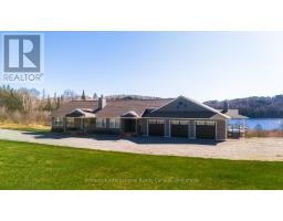 427 WEST BROWNS ROAD, Huntsville, Ontario