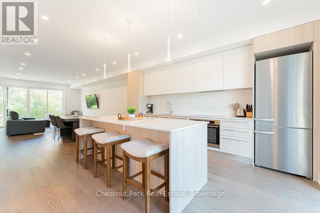 29 Rockmount Crescent, Gravenhurst, Ontario  P1P 0A6 - Photo 6 - X12178079