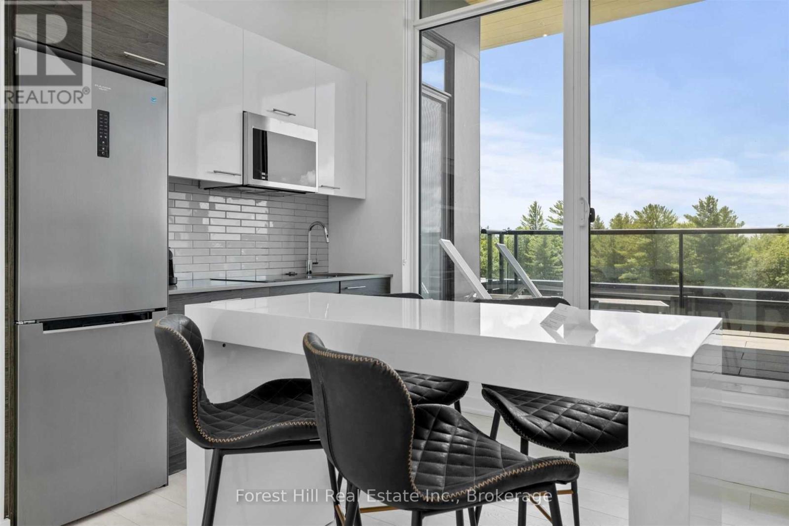 502 - 120 Carrick Trail, Gravenhurst, Ontario  P1P 0A2 - Photo 2 - X12200263