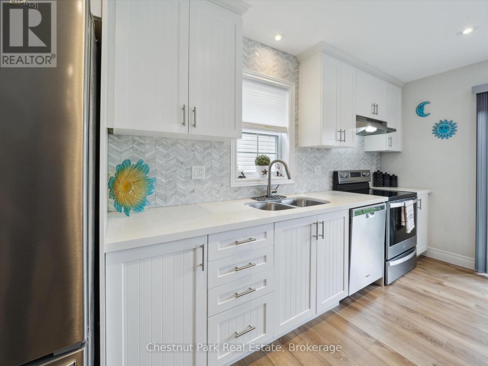 245 Wild Rose Drive, Gravenhurst, Ontario  P1P 0B4 - Photo 12 - X12205375